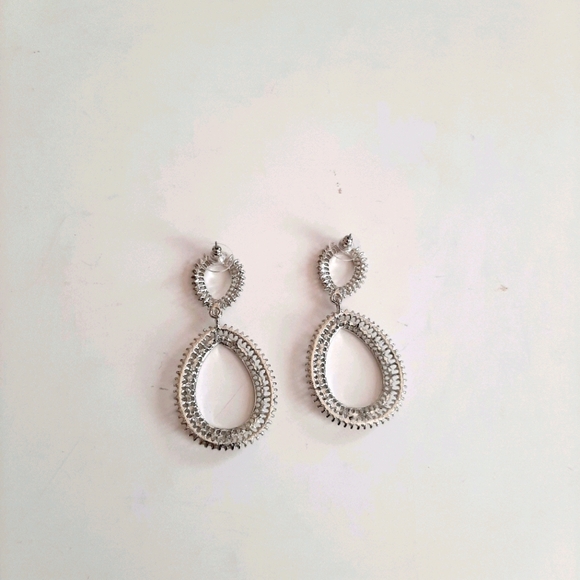 Vintage Dangling Earrings - Picture 3 of 4